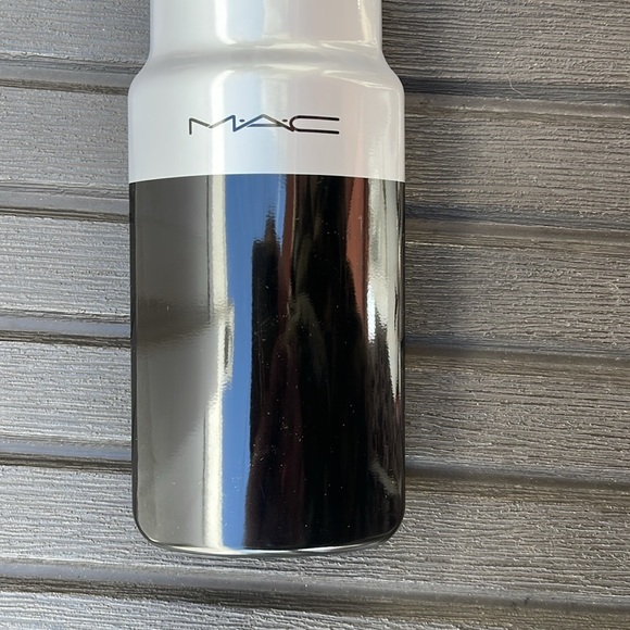 MAC Cosmetic - Red Lipstick Tin - Limited Edition - Picture 4 of 16